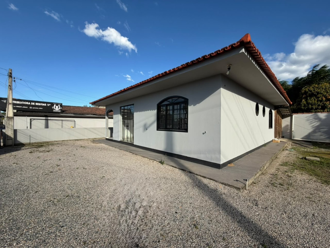 Casa com amplo quintal disponível para locação do bairro Joaia - Tijucas/SC