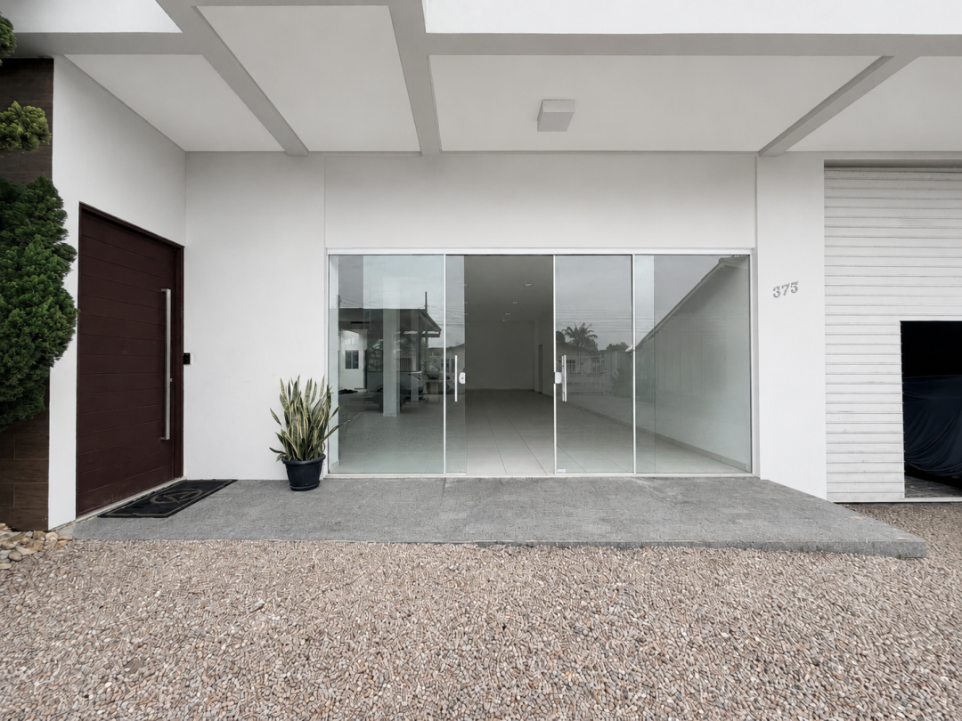 Sala comercial disponível para locação no bairro Universitário - Tijucas/SC