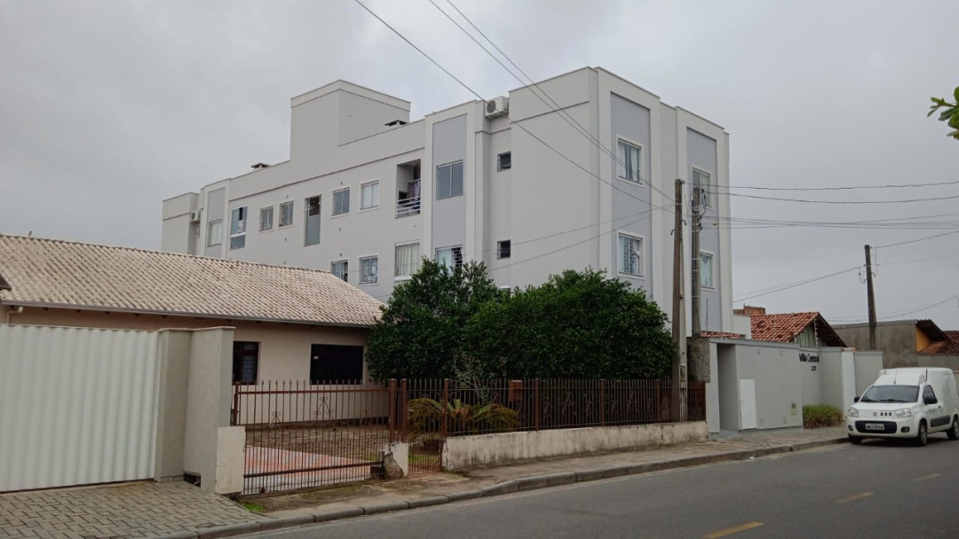 Apartamento com excelente localização no bairro Centro  Tijucas/SC