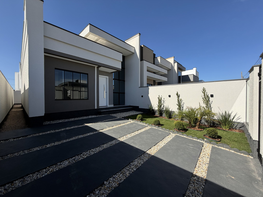 Casa com três dormitórios à venda em Tijucas/SC