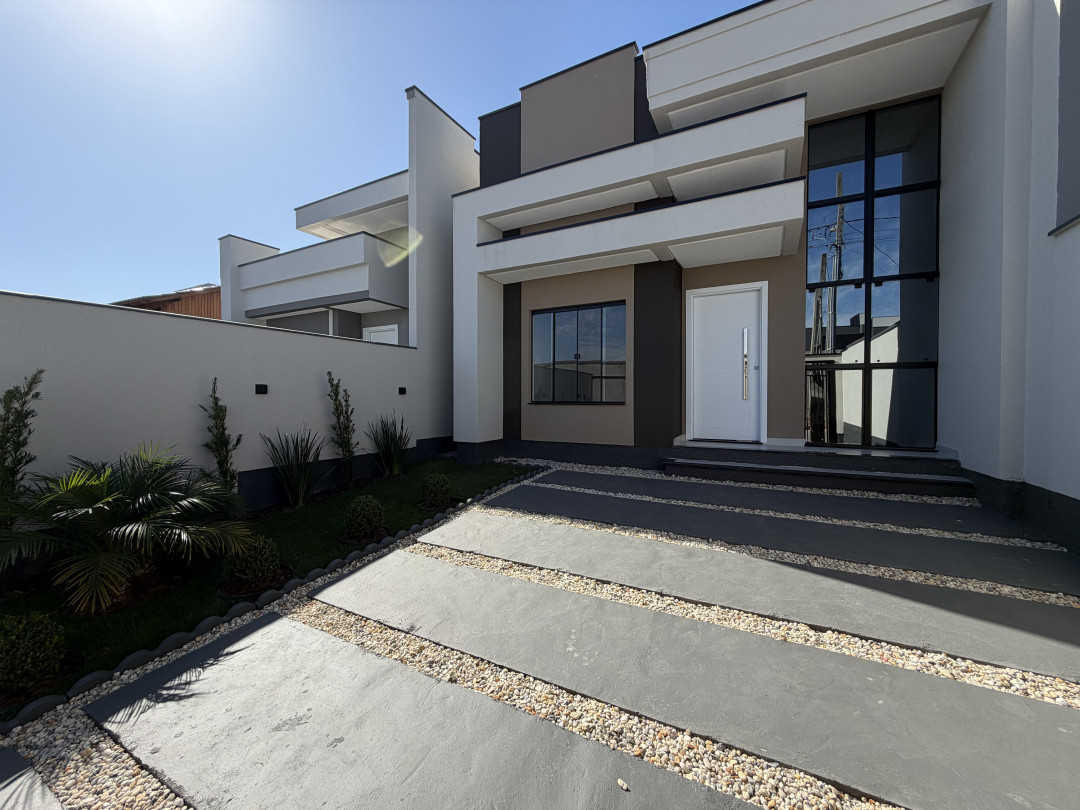 Casa com três dormitórios à venda em Tijucas/SC
