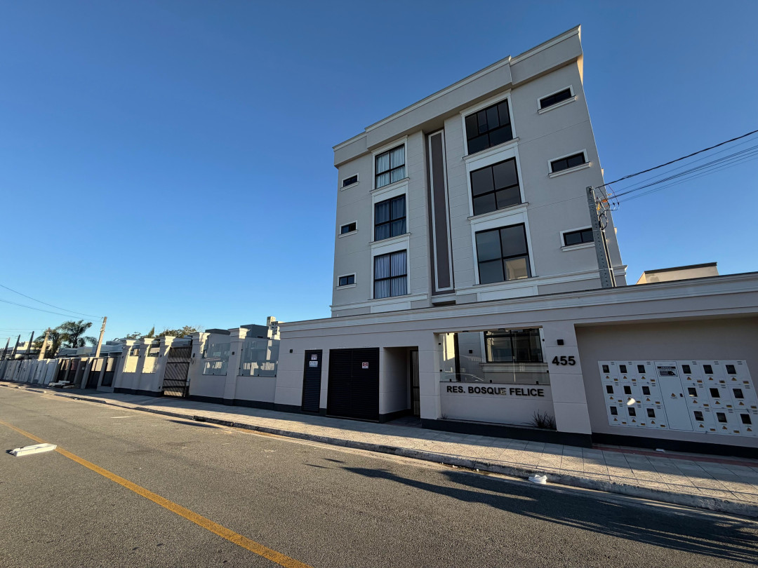 Apartamento com dois dormitórios, sendo uma suíte, disponível para locação no bairro Areias - Tijucas/SC