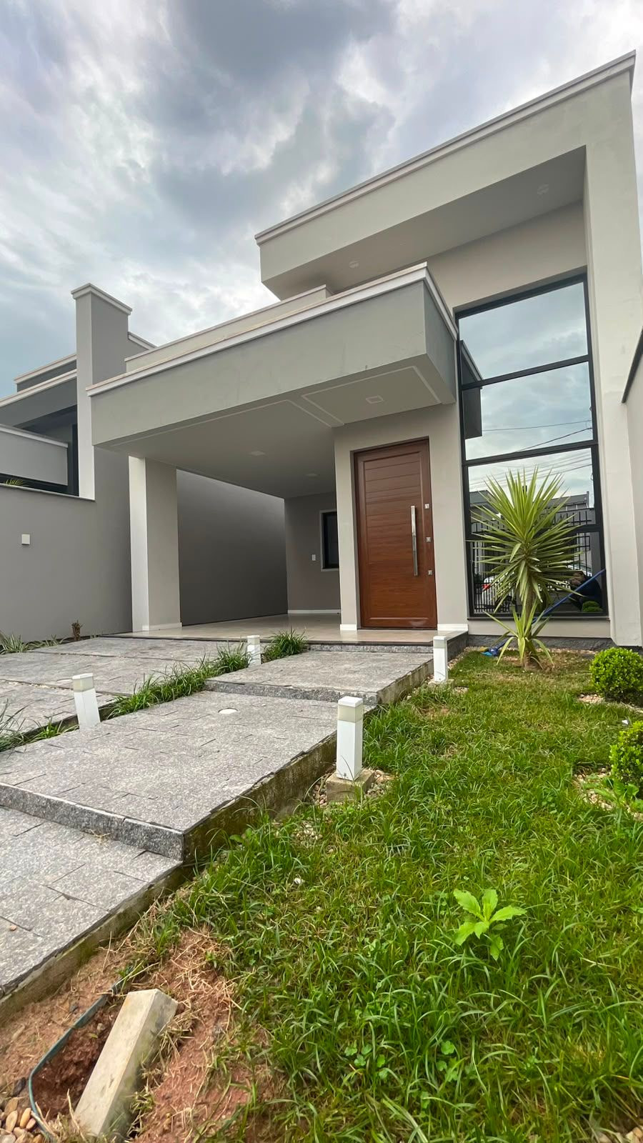 Casa com três dormitórios à venda no loteamento Mata Atlântica, em Tijucas/SC