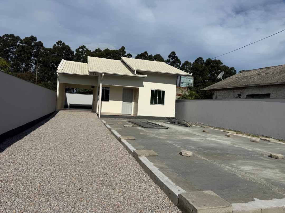 Casa com Dois Dormitórios para Locação no Areais  em Tijucas/SC.
