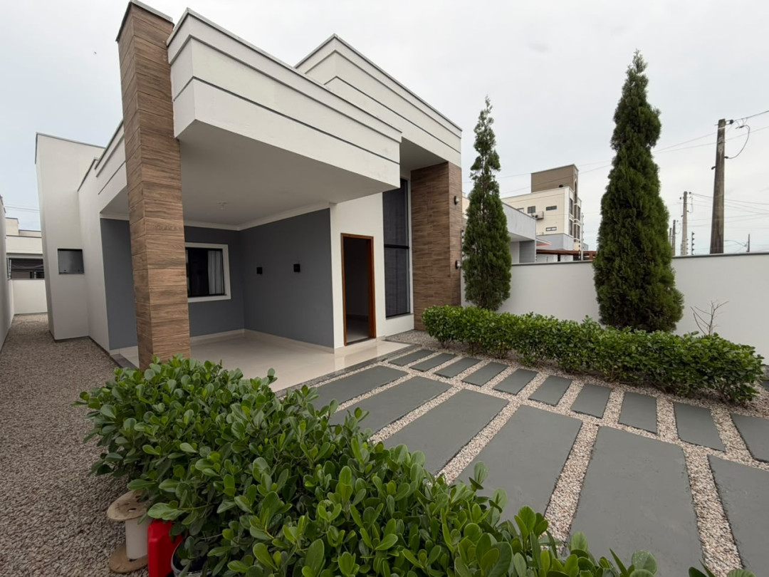 Casa moderna no Loteamento Br Felice disponível para locação.