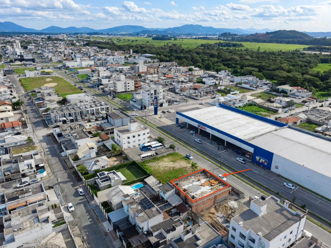 Salas comerciais térreas em frente ao Koch Mata Atlântica em Tijucas