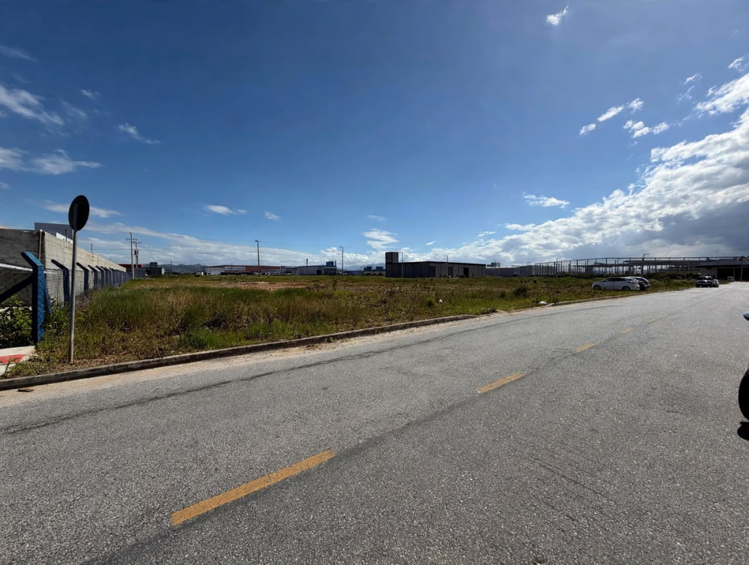 Lote industrial com 1000m2 próximo a BR-101 em Tijucas