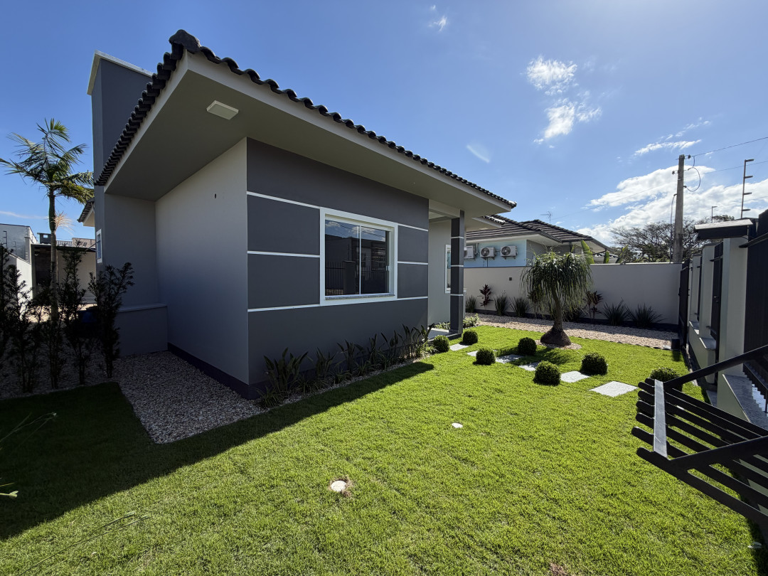 Casa com três dormitórios à venda no Bosque da Mata, em Tijucas/SC