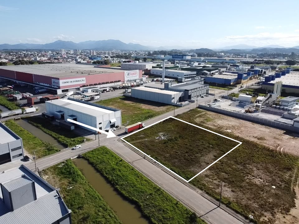 Terreno industrial pra locação com 3.328m2 próximo a BR-101 em Tijucas/SC.
