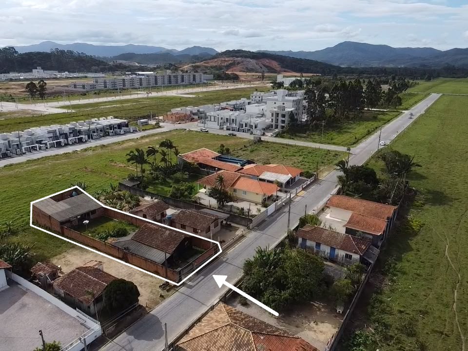 Casa com amplo terreno para venda no Bairro Joaia em Tijucas/SC.
